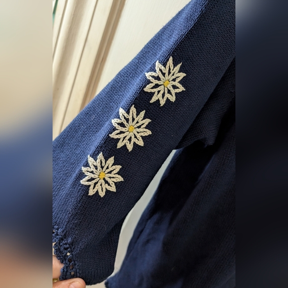 The Quacker Factory Daisy Sweater Womens Size L Blue Knit Floral V Neck - Picture 4 of 10